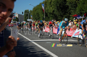 Geraint Thomas (Sky) & Frank Schleck (Trek) (440x)