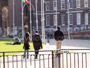 Marie, Khalid & Cédric in front of the Bristol City Council (325x)