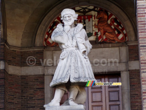 Statue in front of the Bristol City Council (254x)