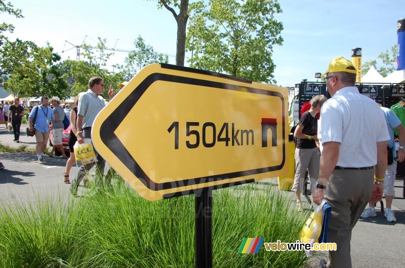 It was still 1504 km to go at the start of the 13th stage