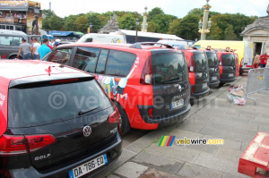 We started removing the Vittel covering of the cars (378x)