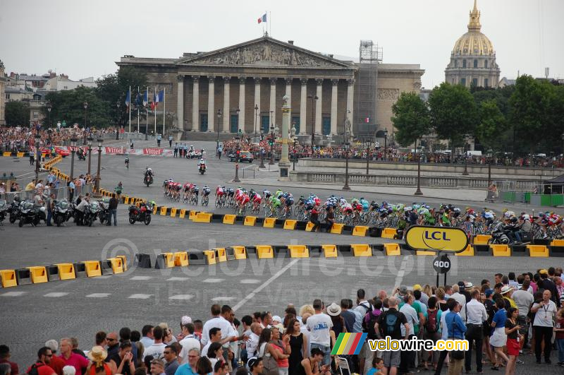 Maar het peloton is niet ver weg