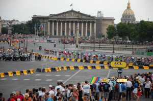 Mais le peloton ne suit pas loin (500x)