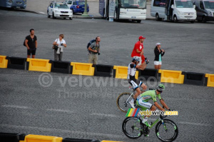 Roy Curvers (Giant-Shimano) fete la victoire de Marcel Kittel (2) (463x)