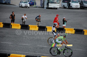 Roy Curvers (Giant-Shimano) fete la victoire de Marcel Kittel (2) (387x)