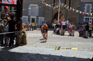 The breakaway arrives under the hall in Sainte-Severe-sur-Indre (410x)