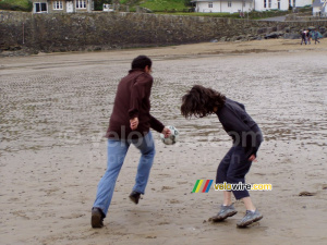 Cédric & Marie playing football (209x)