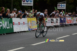 Nico Denz (AG2R La Mondiale) attaque a un tour de l'arrivee (557x)