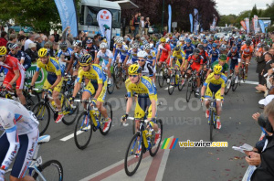 L'equipe Tinkoff-Saxo au depart (483x)