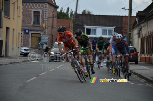 Le groupe de tete a Chocques (603x)