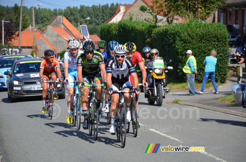 Le groupe de tete sur le mont apres Burbure