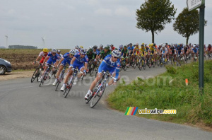 Le peloton pres de Erny-Saint-Julien (657x)