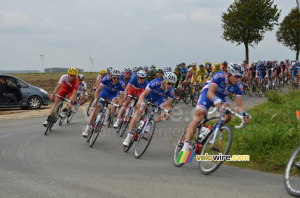 Arnaud Demare (FDJ.fr) a deja trouve sa place a l'avant du peloton (712x)