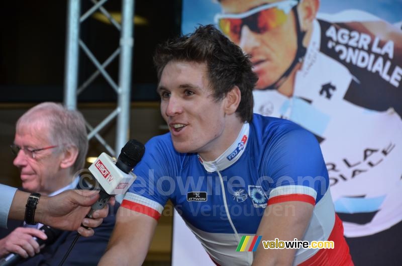 Arnaud Démare (FDJ.fr) warming up and in an interview
