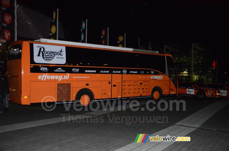 De bus van Team Roompot