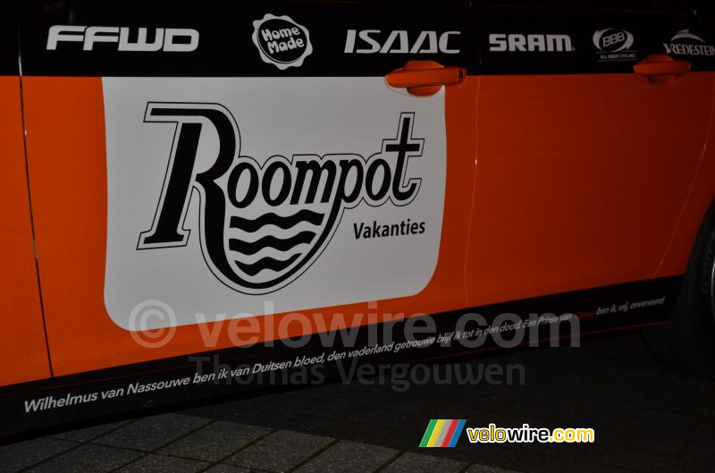 Het Wilhelmus op de auto van Team Roompot