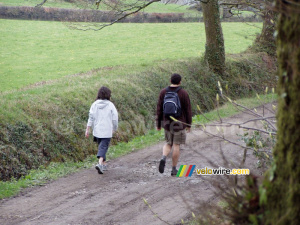 Marie & Cédric walking in Dartmoor National Park (225x)