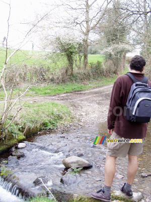 Cédric waiting at a river in Dartmoor National Park (207x)