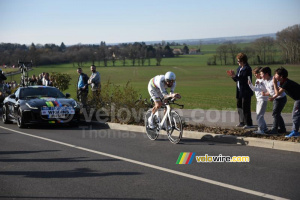 Bradley Wiggins (Team Sky) and his 'world champion' Jaguar (480x)