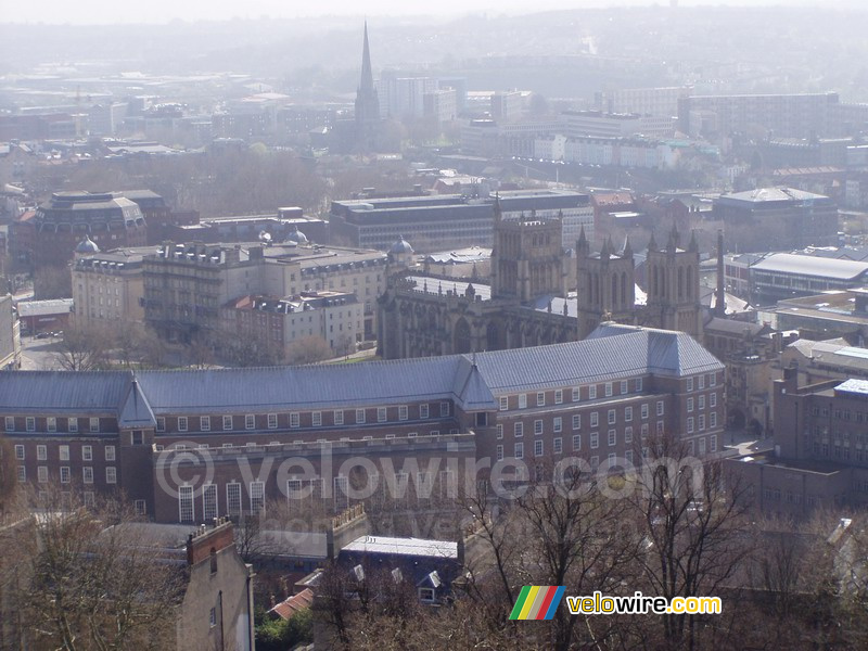 Bristol City Council & de kathedraal gezien vanuit Cabot Tower