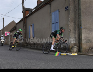 Thomas Voeckler (Europcar) & Anthony Delaplace (Bretagne-Séché) à Lorges (439x)