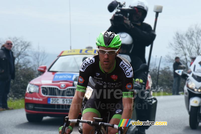 Arnaud Gérard (Bretagne-Séché) on top of the Côte de la Tour