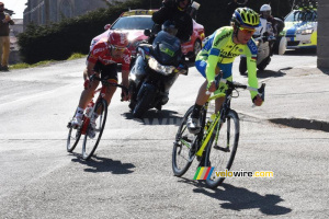 Chris Anker Sörensen and Thomas de Gendt at the foot of the col de la Gachet (471x)