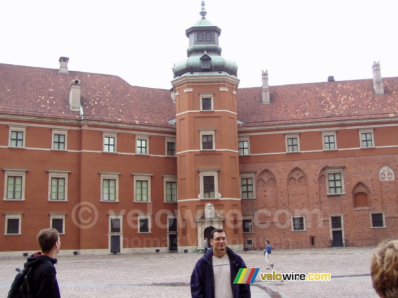 Cédric op de binnenplaats van het Koninklijk Paleis in Warschau