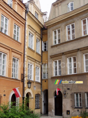 The smallest house in Warsaw: the size of one door (1474x)
