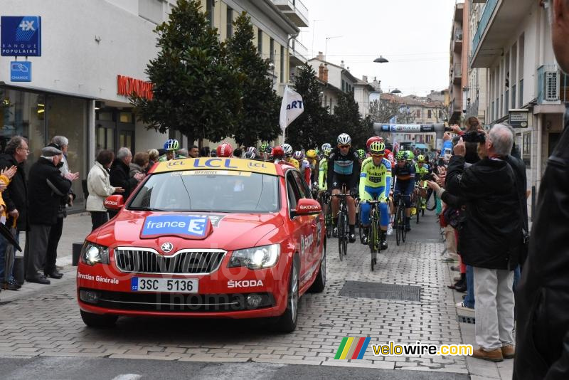 De start van de etappe in Vence