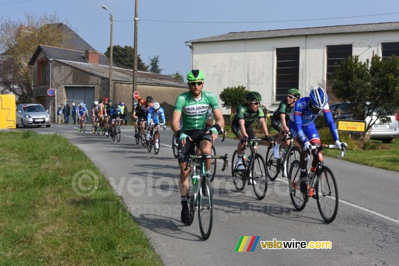 Le groupe de tête dans un des derniers tours