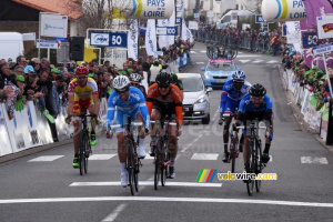 Julien El Fares remporte le sprint pour la 5ème place (394x)