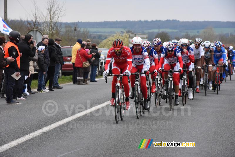 Geoffrey Soupe still leading the chasing group on the 2nd Côte de la Croix Baron