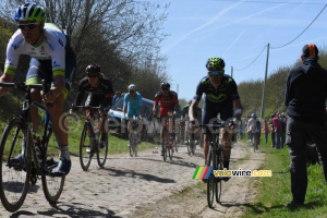 John Gadret (Movistar) passes alongside the cobbles (332x)