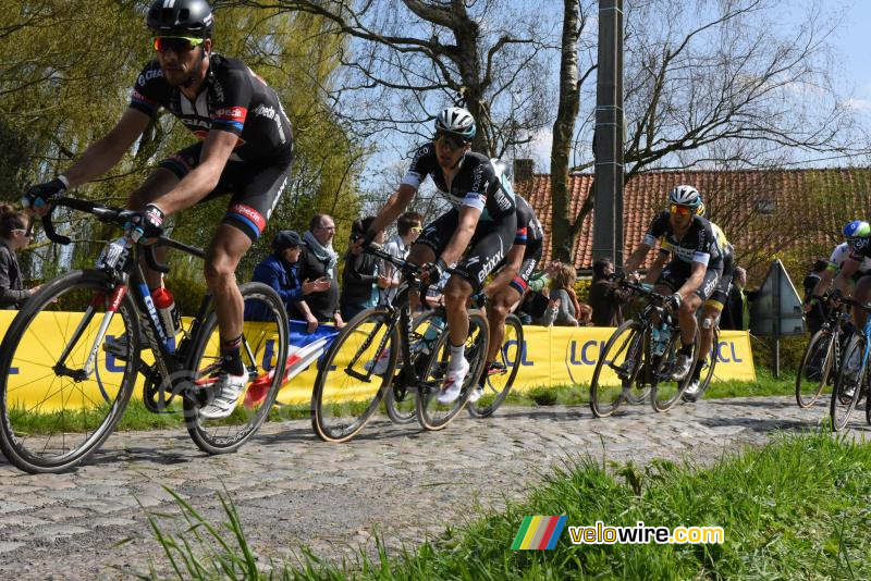 Het peloton in Warlaing