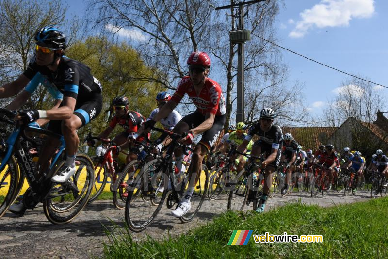 Het peloton in Warlaing (2)