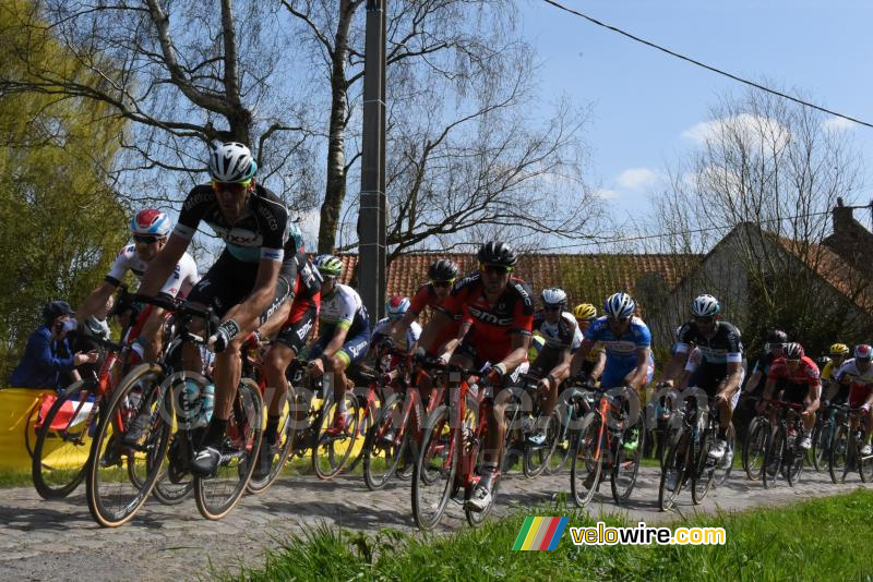 Het peloton in Warlaing (3)