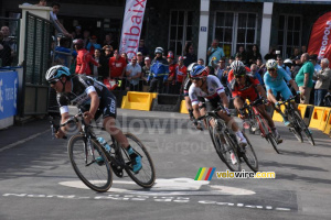 Le groupe de tête entre au Vélodrome (2) (481x)