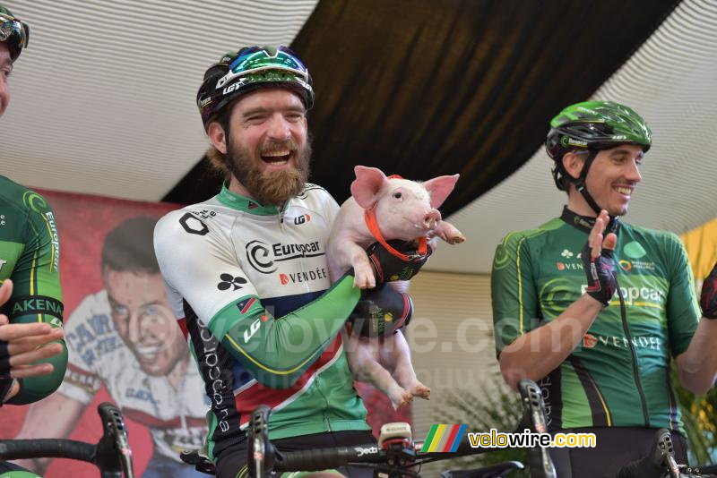 Dan Craven (Europcar) got the piglet he was dreaming of!