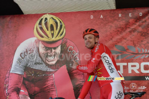 Adrien Petit, vainqueur 2014 du Tro Bro, avec son dessin (602x)