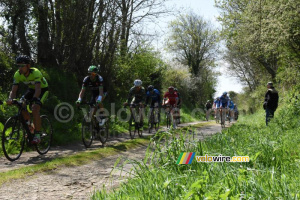 Le groupe de tête dans le ribin à Milizac (607x)