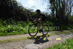 Thomas Voeckler (Europcar) dans le ribin à Milizac (456x)