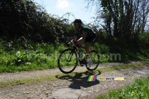 Thomas Voeckler (Europcar) on the ribin in Milizac (383x)