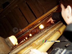 [Wieliczka salt mine] Virginie shows us how deep it is (244x)