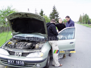 Oh oh ... car problems (195x)