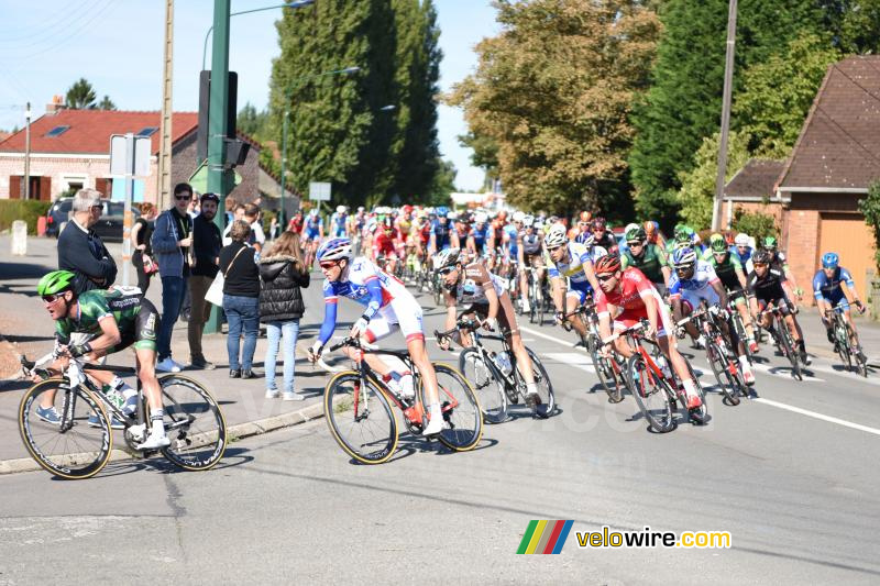 Thomas Voeckler aan kop van een volledig peloton