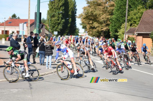 Thomas Voeckler leading the packed bunch (443x)
