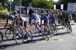 Le peloton lors du deuxième tour à Isbergues (354x)