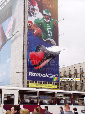 [Warsaw] Reebok-publicity with a big shoe (345x)