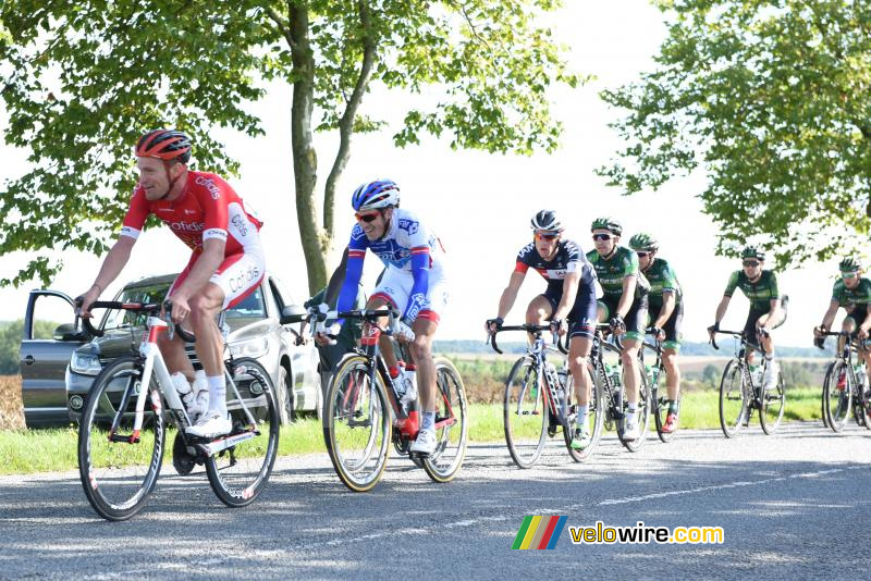 Adrien Petit (Cofidis) aan kop van het peloton